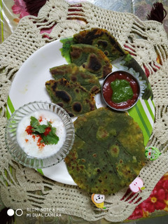બાજરી પાલક ના આલુ પરાઠા રેસીપી મુખ્ય ફોટો