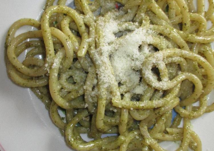 Pici con il pesto alla genovese