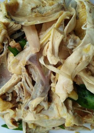 Hình của món Gà trộn rau răm.