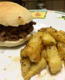 Sándwich de bondiola braseada con papas crocantes