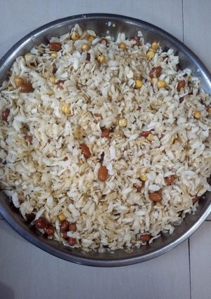 पोहा नमकीन(poha namkeen recipe in hindi) रेसिपी मुख्य फोटो