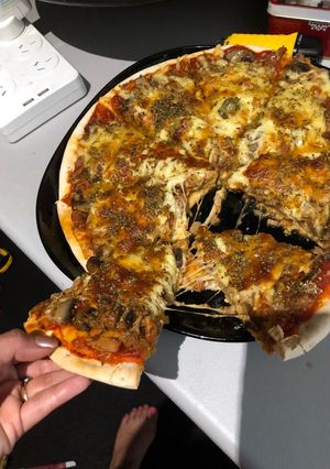 A picture of Tuna pizza.