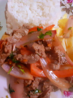 Una foto de Lomo saltado de carne