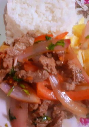 Una foto de Lomo saltado de carne