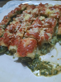 Una foto de Canelones de masa con acelga y queso
