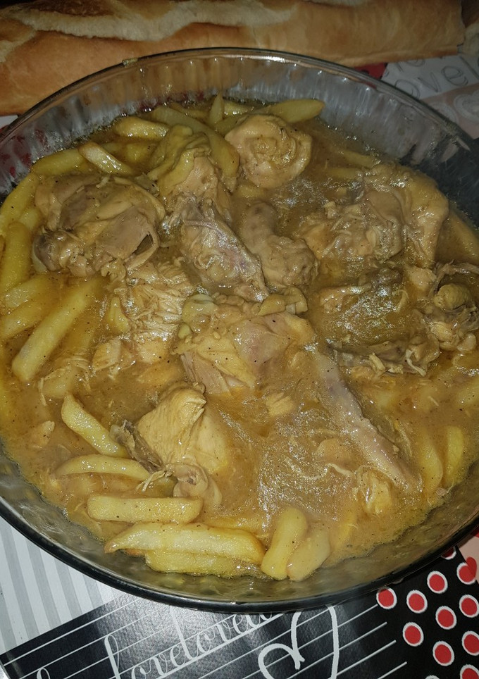 Una foto de Pollo en salsa