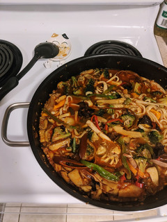A picture of Spicy squid and mushroom udon.