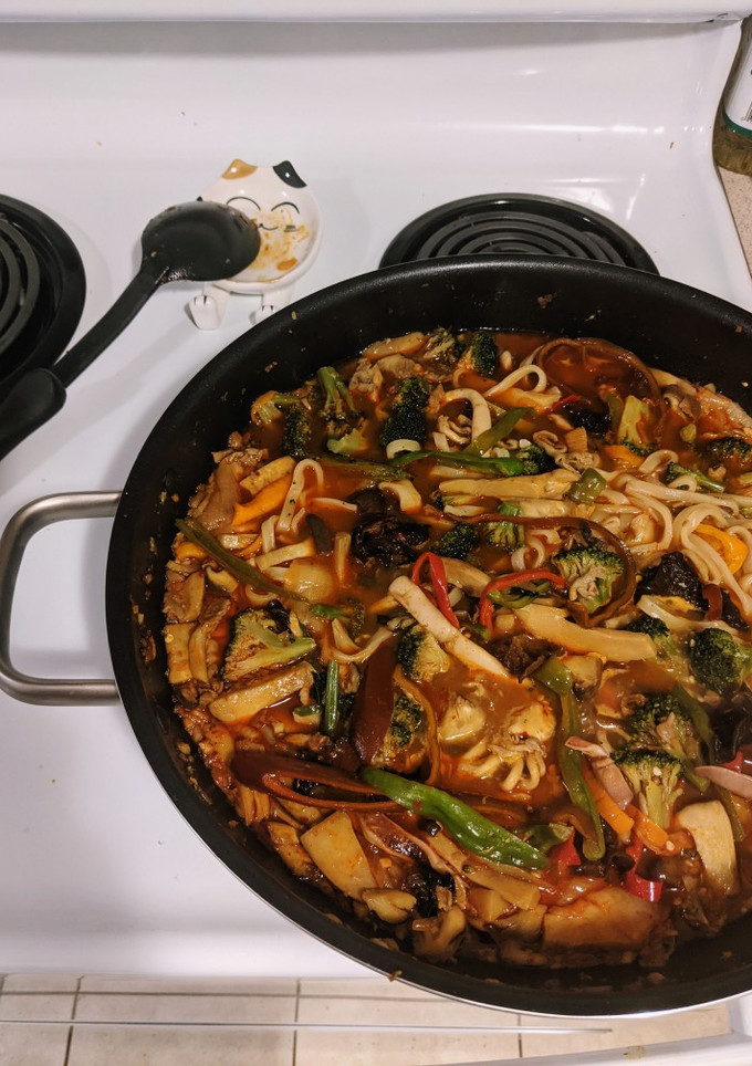 A picture of Spicy squid and mushroom udon.