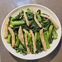 A picture of Choi Sum with Sliced Patty.