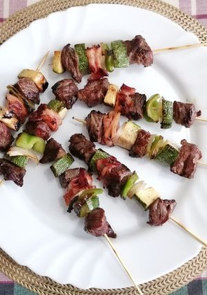Una foto de Brochetas a la plancha