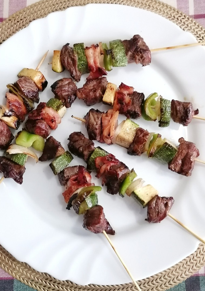 Una foto de Brochetas a la plancha
