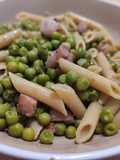 Penne con piselli e guanciale