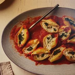A picture of Stuffed Shells with Spinach.