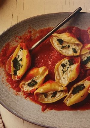A picture of Stuffed Shells with Spinach.