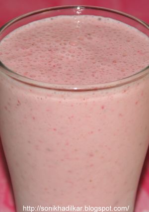 A picture of Strawberry & Oats Smoothie.