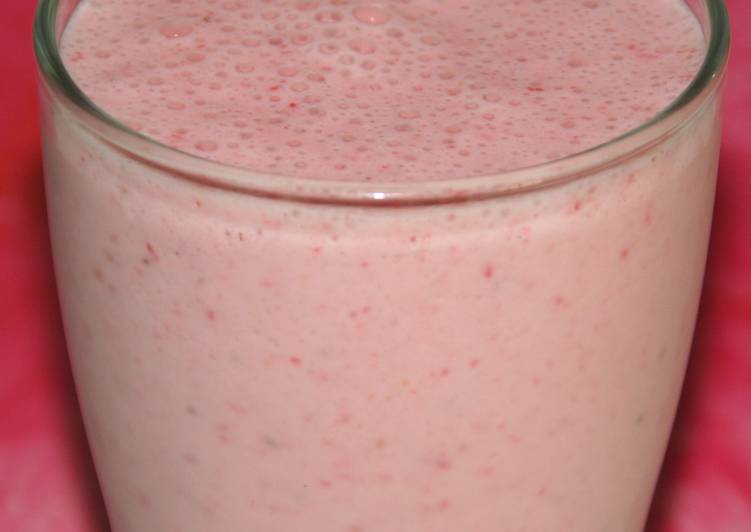 Recipe of Quick Strawberry &amp;amp; Oats Smoothie