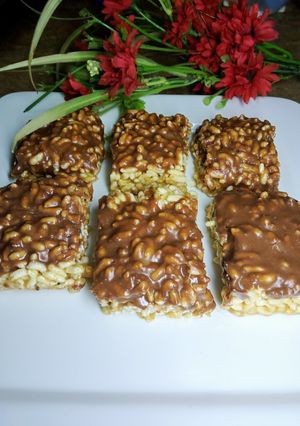 A picture of Scotcharoos.
