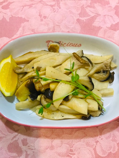 超簡單奶油檸檬🍋杏鮑菇 エリンギのレモンバター炒め 的食譜成品照片