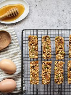 A picture of Muesli bars with Protein powder.
