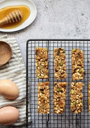 A picture of Muesli bars with Protein powder.
