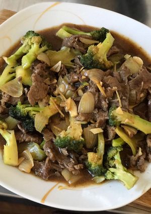 Foto resep Tumis daging sapi dengan brokoli dan saus tiram (chinese style food)