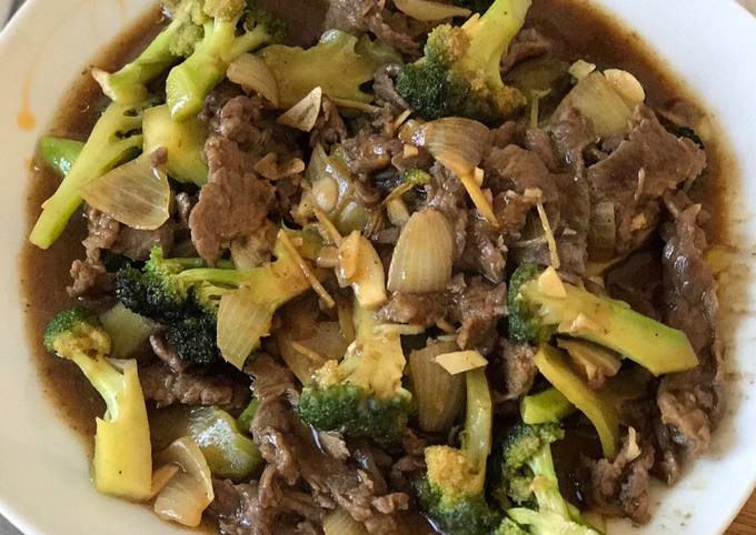 Tumis daging sapi dengan brokoli dan saus tiram (chinese style food) foto resep utama