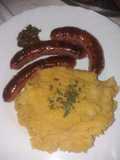 Salchicha al horno con puré de papa y zapallo
