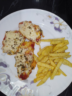 Una foto de Pollo con queso costeño