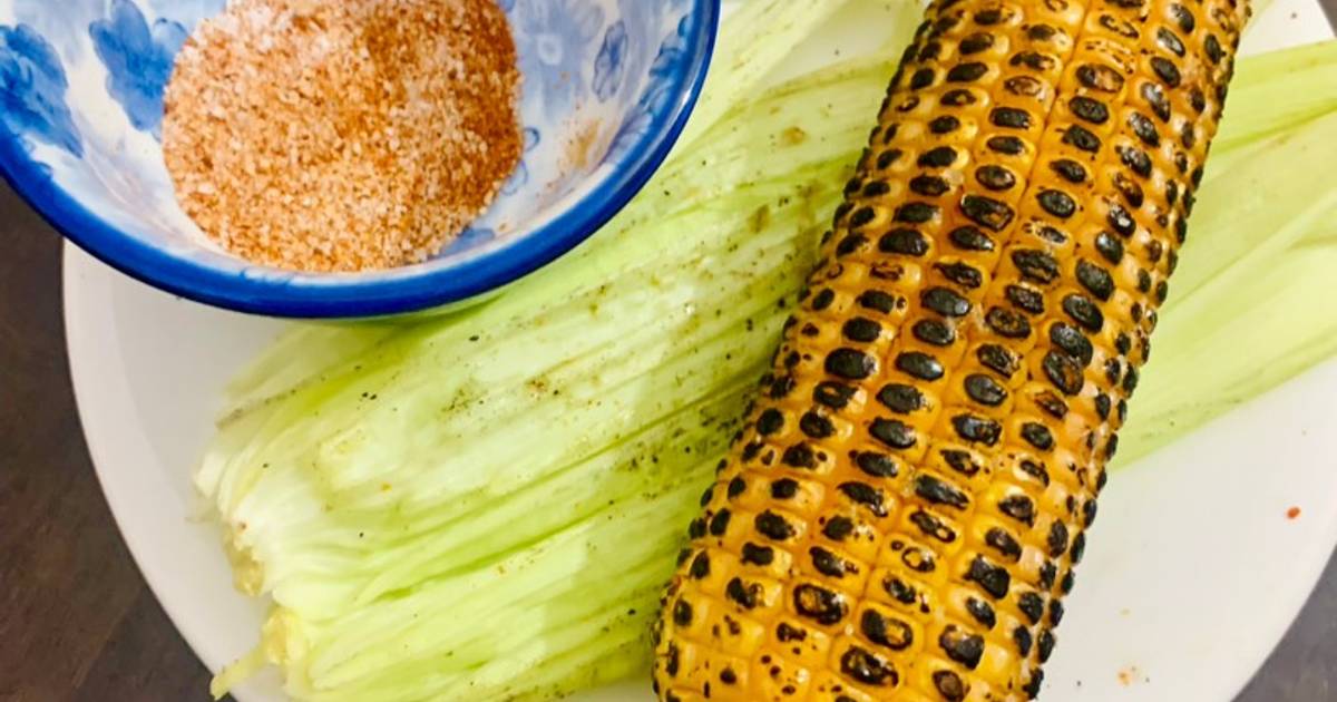 Corn on the cob on stove Recipe by Sarosh Zeeshan Cookpad