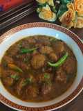 Moong daal Mangochian (fried lentils balls in curry)