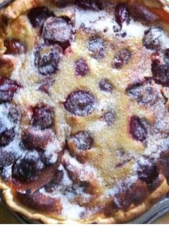 Une photo de Tarte aux prunes du jardin crème vanille citron