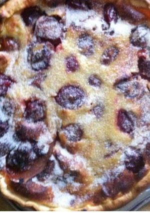 Une photo de Tarte aux prunes du jardin crème vanille citron