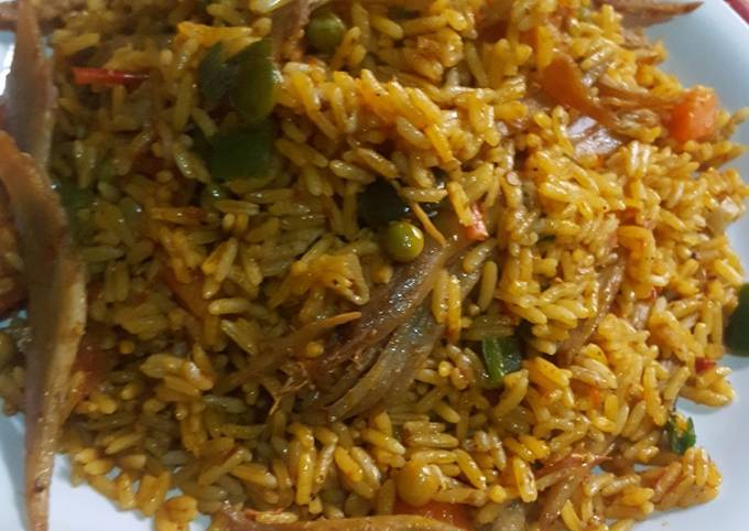 Red oil jollof rice Recipe by Mrs Abubakar - Cookpad