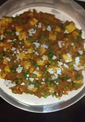 A picture of Matar paneer dry.