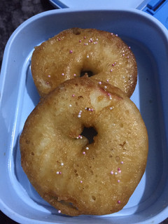A picture of Apple donuts.