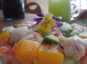Una foto de ceviche mango aguacate