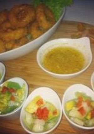 Una foto de Ceviche de calamar con salsa de limón y ajo