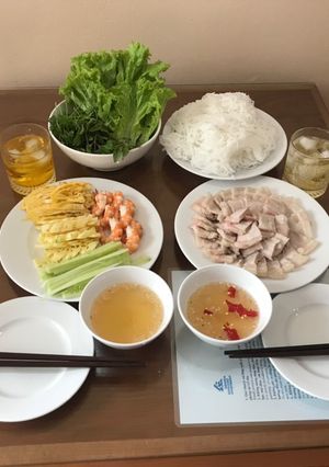 Hình của món Bánh tráng cuốn thịt luộc.