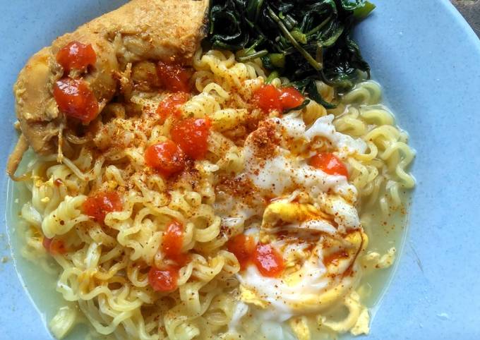 Mie rebus toping Ayam+kangkung