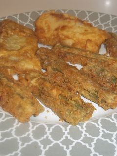 Una foto de Lomos de bacalao y pencas rebozadas