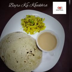 A picture of Bajra ke Khakhra.