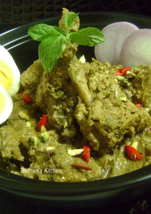 A picture of Hyderabadi Dum Ka Murgh.