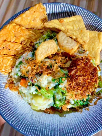 Langkah Gampang Menyiapkan Resep Bubur manado (pakai sisa nasi) yang  Bikin Ketagihan Anti Ribet, Menggugah Selera