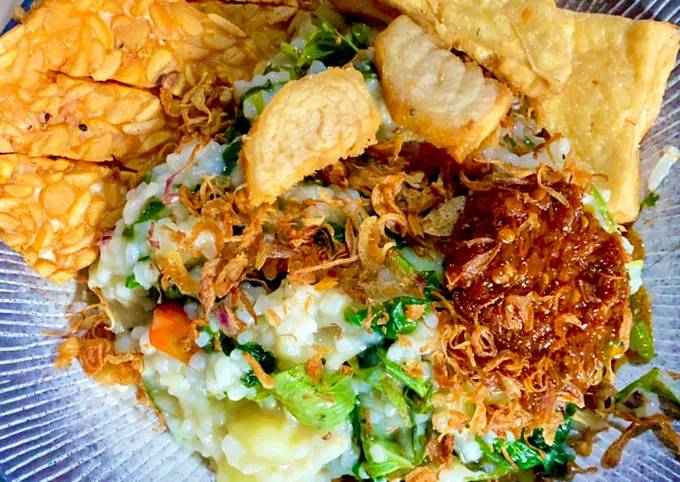 Langkah Mudah untuk Menyiapkan Bubur manado (pakai sisa nasi) yang Enak