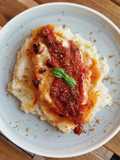 Pollo a la parmesana de sobrasada con puré de patata