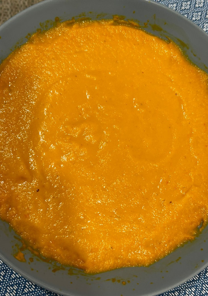 Una foto de Crema de calabaza y leche de coco