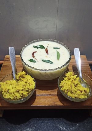 ગુજરાતી કઢી (Gujarati Kadhi Recipe In Gujarati) રેસીપી મુખ્ય ફોટો