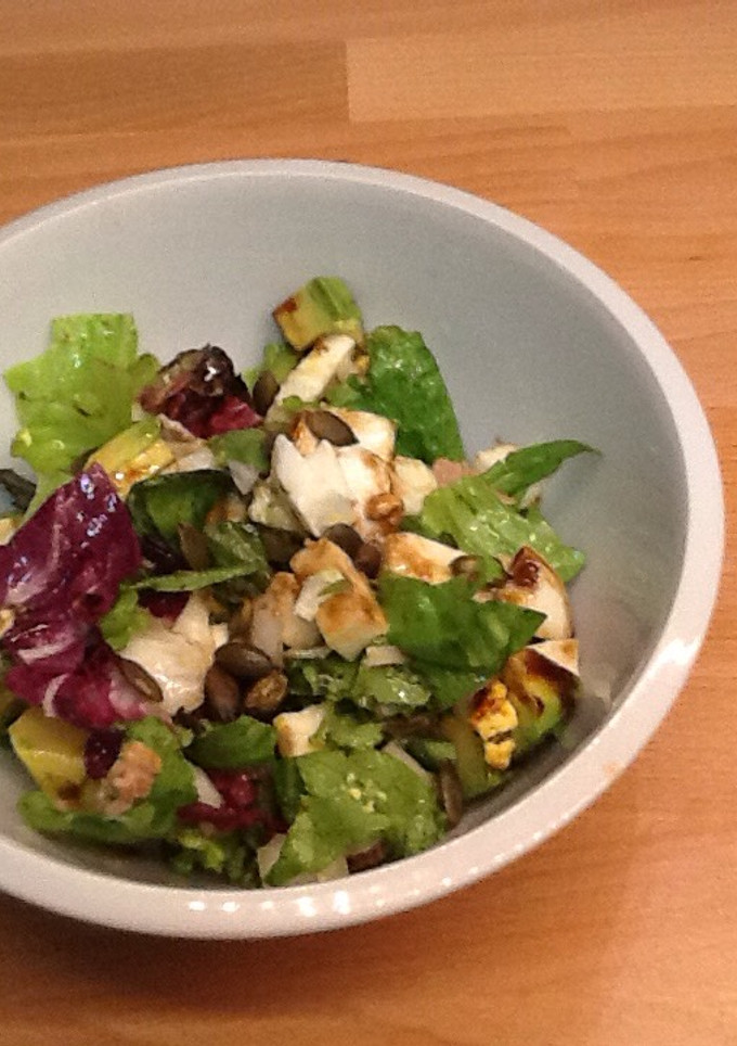 Una foto de Ensalada de aguacate con huevo
