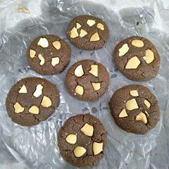A picture of Choco Oats Cashew cookies.