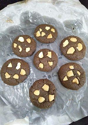 A picture of Choco Oats Cashew cookies.